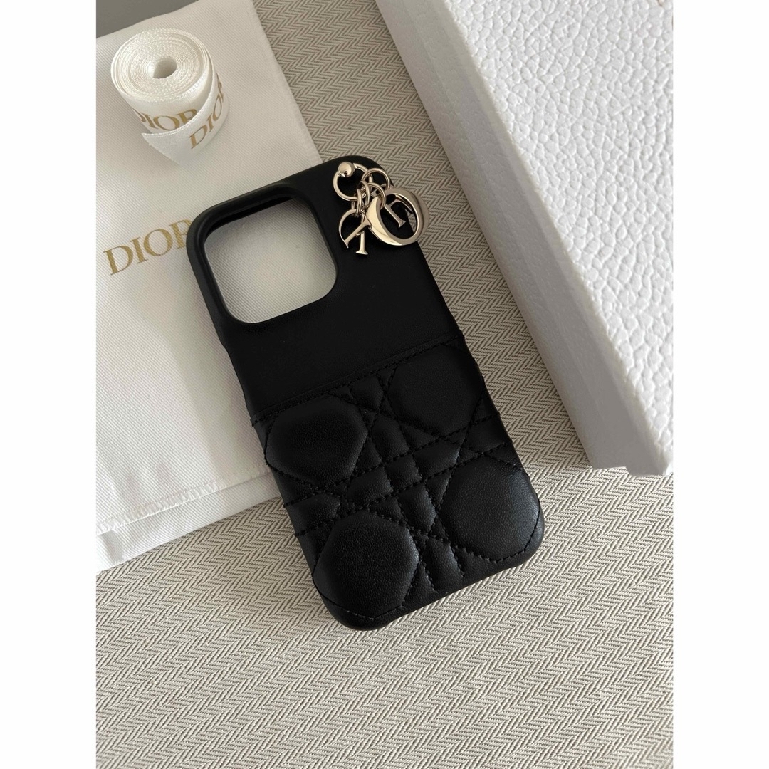 Christian Dior(クリスチャンディオール)のクリスチャンディオール⭐︎Lady Dior iPhone 15 Proケース スマホ/家電/カメラのスマホアクセサリー(iPhoneケース)の商品写真