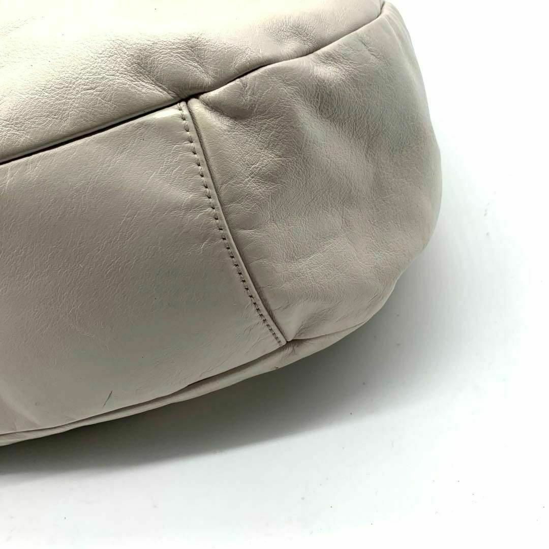 Tory Burch(トリーバーチ)のトリーバーチ ワンショルダー バッグ レザー 白 ホワイト レディースのバッグ(ショルダーバッグ)の商品写真
