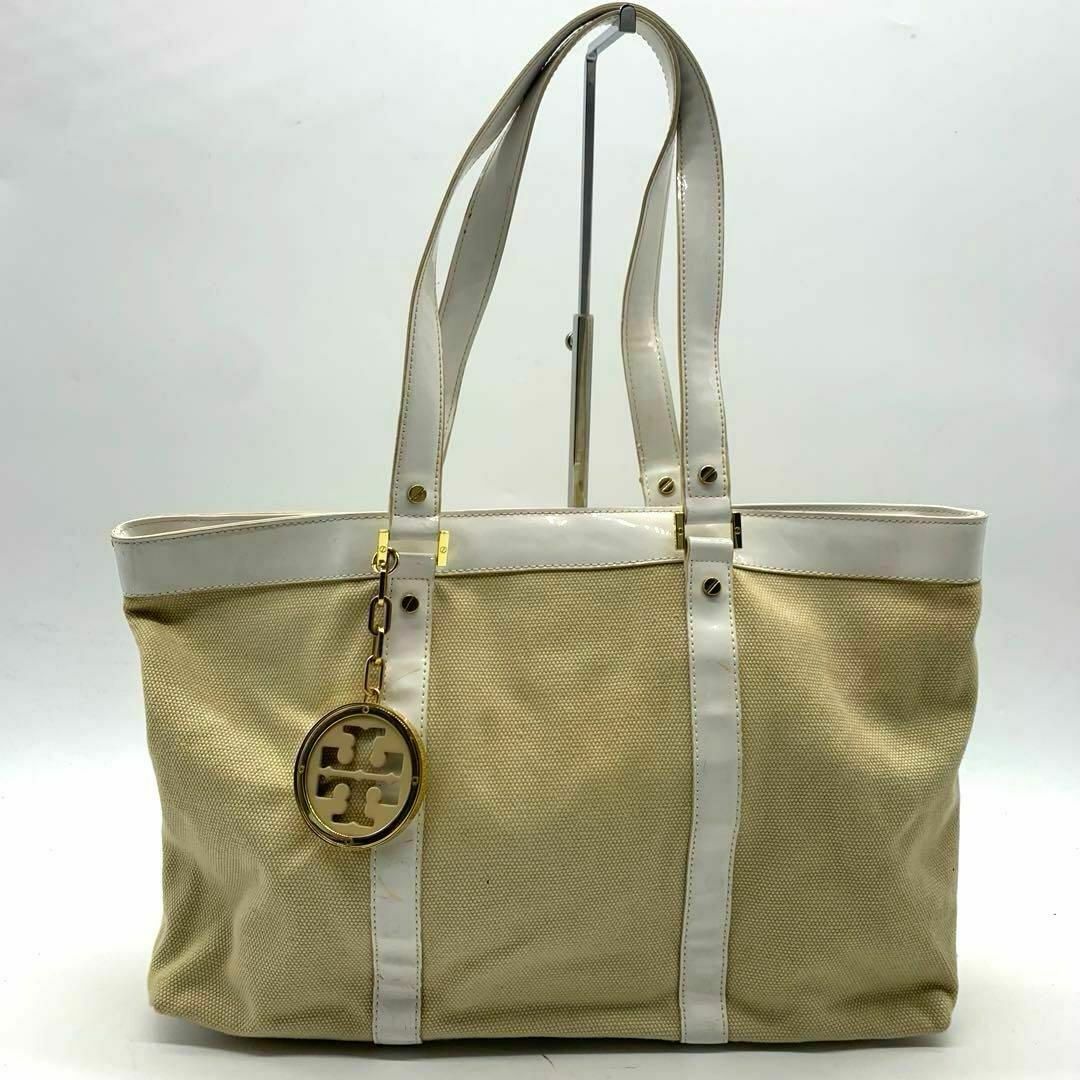 Tory Burch(トリーバーチ)の希少　デザイン トリーバーチ キャンバス エナメル トートバッグ デカロゴ レディースのバッグ(トートバッグ)の商品写真