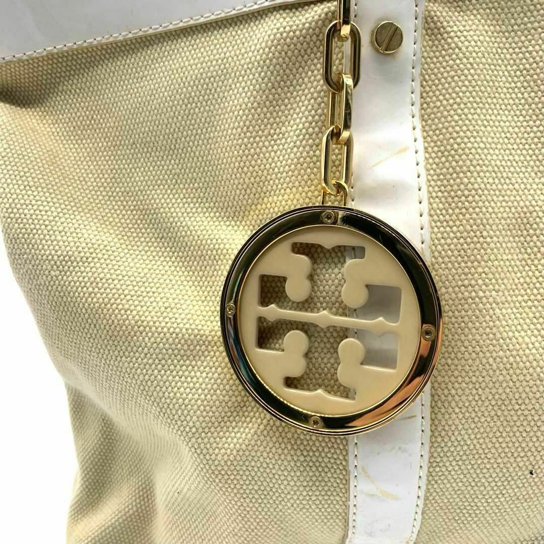 Tory Burch(トリーバーチ)の希少　デザイン トリーバーチ キャンバス エナメル トートバッグ デカロゴ レディースのバッグ(トートバッグ)の商品写真