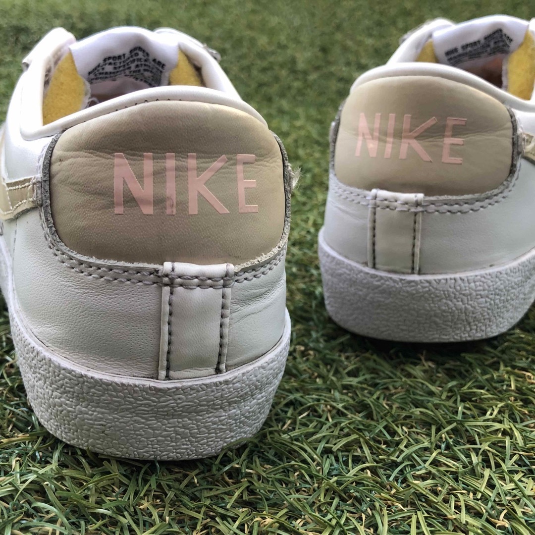 NIKE(ナイキ)の美品25 NIKE BLAZER LOW '77 ナイキ ブレザーローHA183 レディースの靴/シューズ(スニーカー)の商品写真