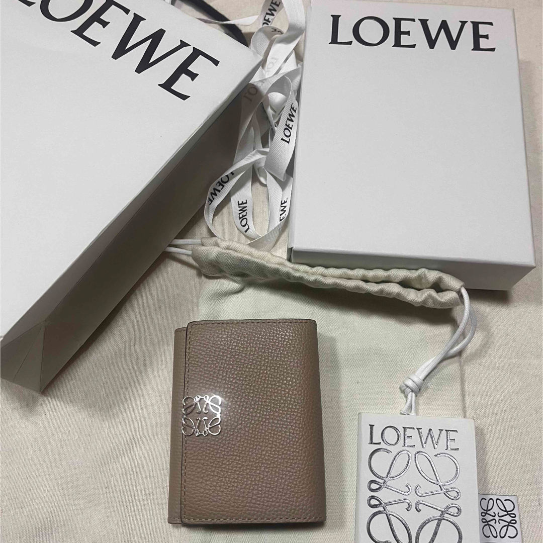 LOEWE(ロエベ)のLOEWE 三つ折り財布 レディースのファッション小物(財布)の商品写真