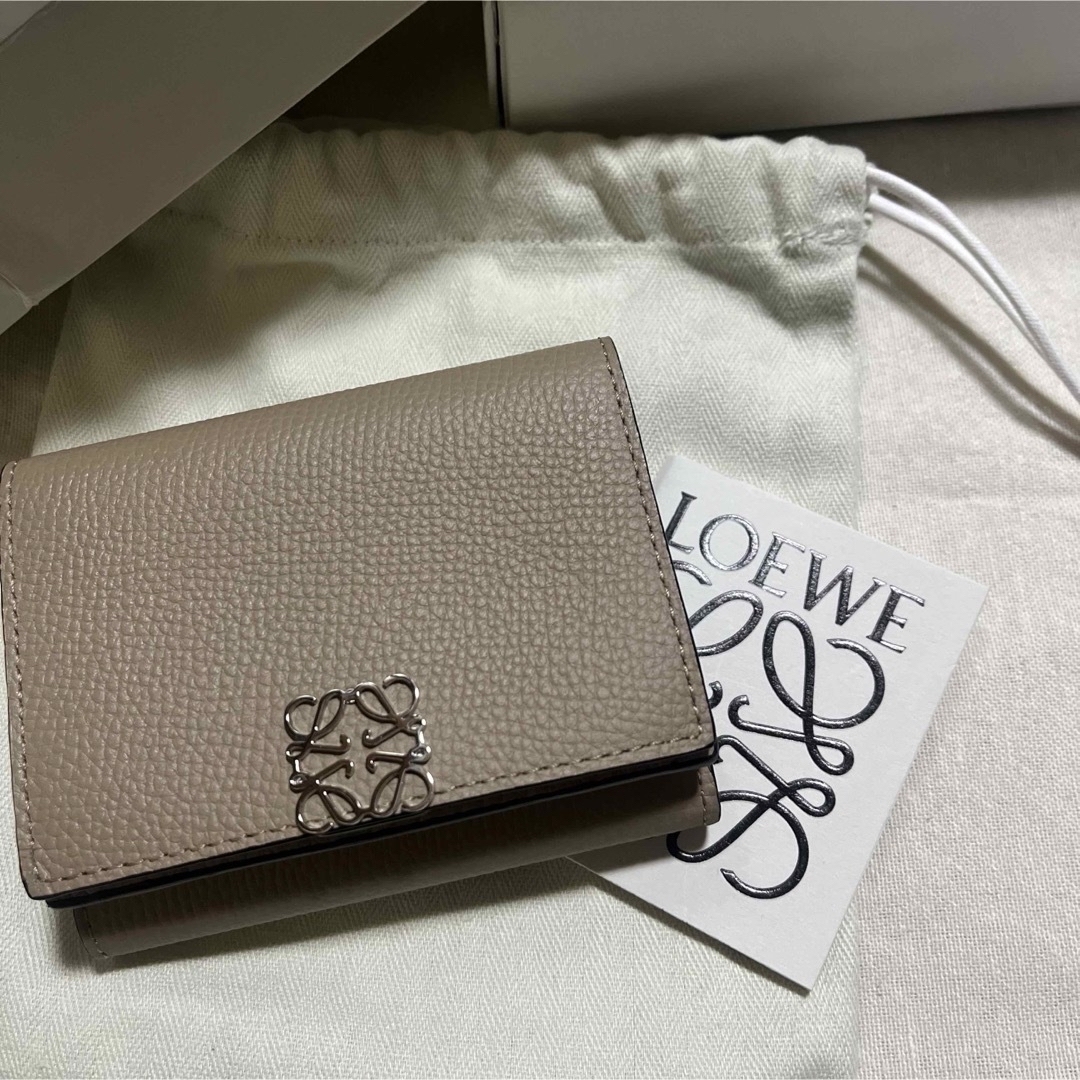 LOEWE(ロエベ)のLOEWE 三つ折り財布 レディースのファッション小物(財布)の商品写真