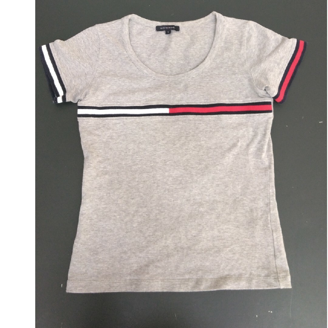 TOMMY(トミー)のトミー T シャツ S サイズ レディースのトップス(Tシャツ(半袖/袖なし))の商品写真