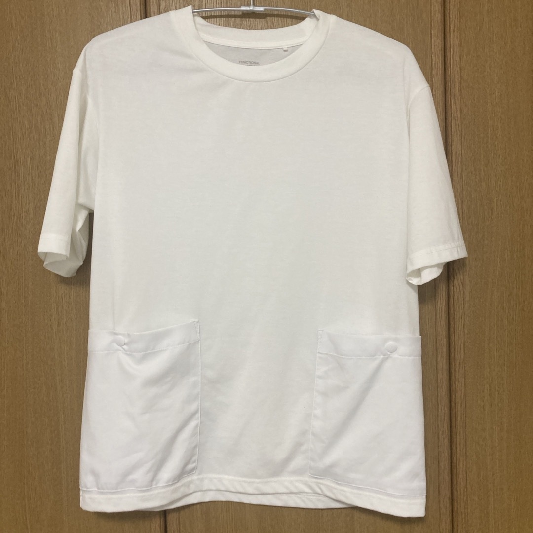 GU(ジーユー)のTシャツ　白　レディース レディースのトップス(Tシャツ(半袖/袖なし))の商品写真