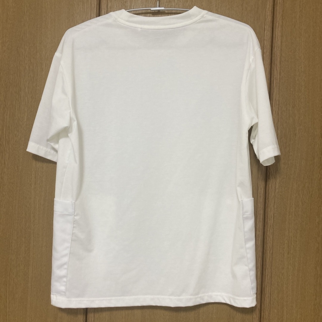 GU(ジーユー)のTシャツ　白　レディース レディースのトップス(Tシャツ(半袖/袖なし))の商品写真