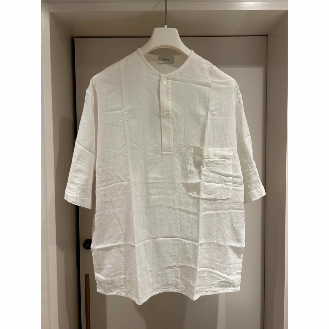 LEMAIRE(ルメール)のLEMAIRE ルメール ノーカラーシャツ ヘンリーカラー HENLEYTOP メンズのトップス(シャツ)の商品写真