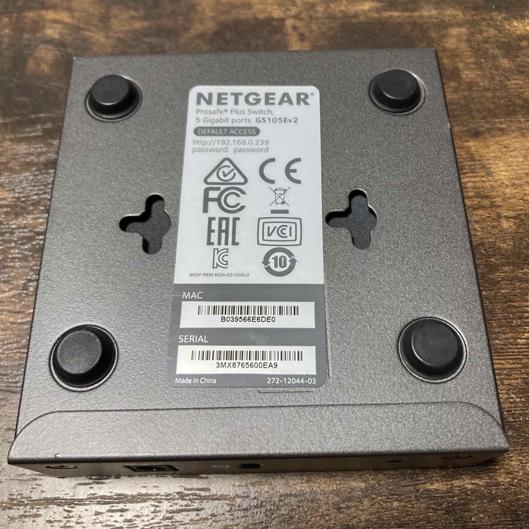 NETGEAR Pro SAFE Plus Switch GS105E スマホ/家電/カメラのPC/タブレット(PC周辺機器)の商品写真