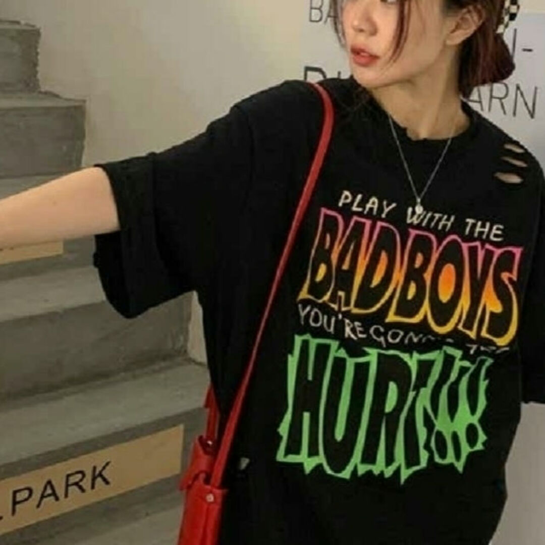 Zoe Jenko(ゾエジェンコ)の【新品】綿100％ グラフィティデザイン半袖Tシャツ　Zoe Jenko レディースのトップス(Tシャツ(半袖/袖なし))の商品写真