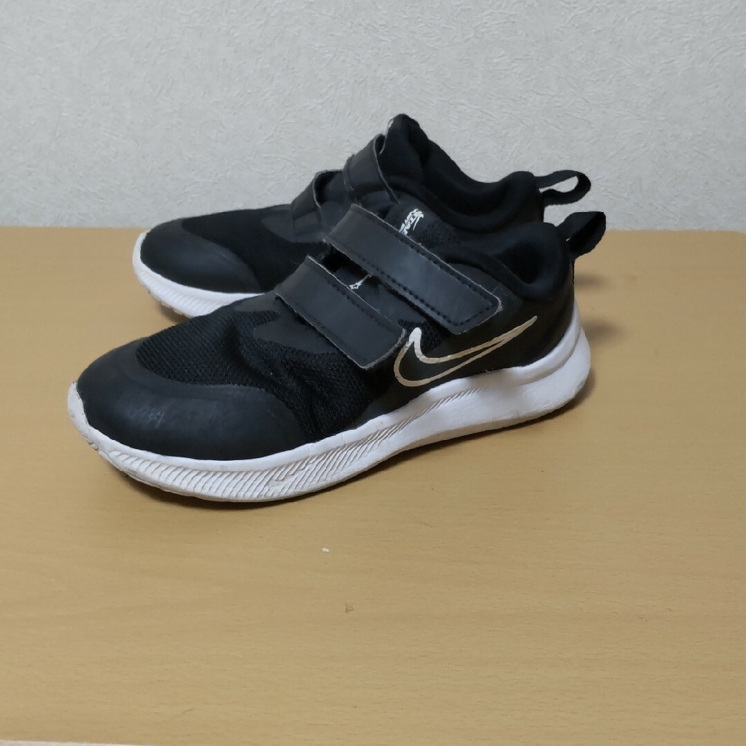 NIKE(ナイキ)のナイキ　子供用　スニーカー キッズ/ベビー/マタニティのキッズ靴/シューズ(15cm~)(スニーカー)の商品写真