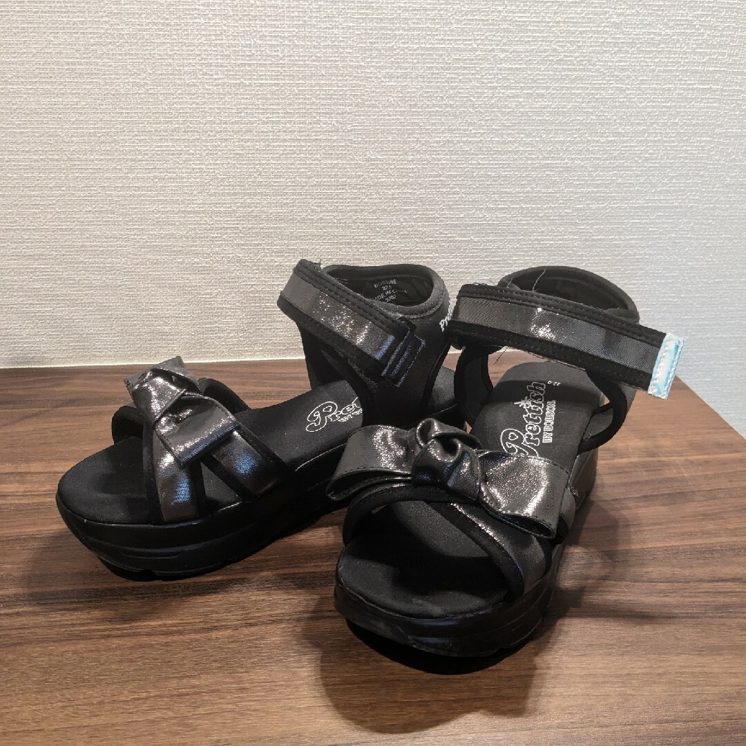 サンダル22センチ キッズ/ベビー/マタニティのキッズ靴/シューズ(15cm~)(サンダル)の商品写真