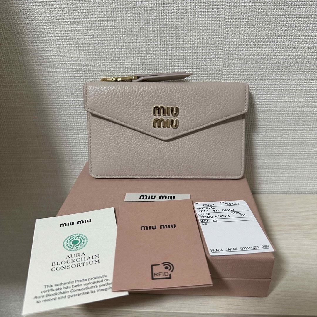 miumiu(ミュウミュウ)のmiumiu ミュウミュウ　カードホルダー レディースのファッション小物(財布)の商品写真