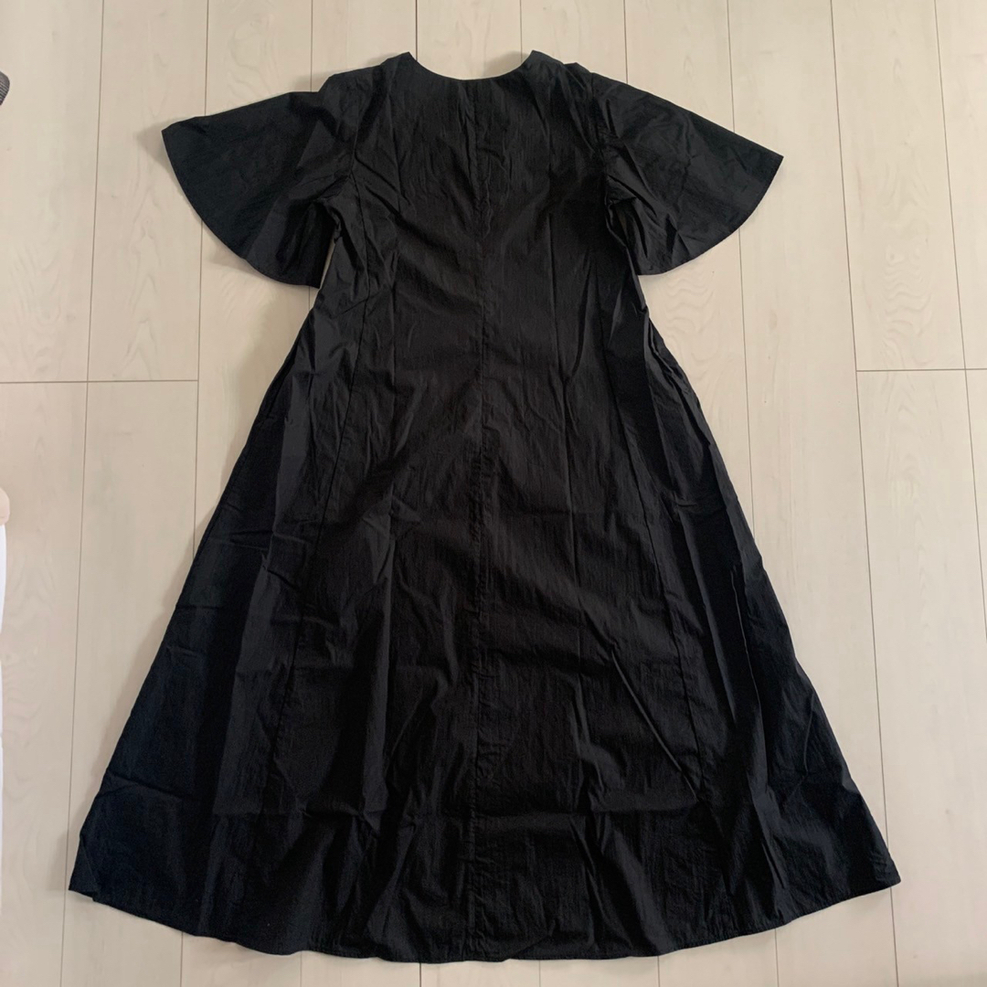 URBAN RESEARCH(アーバンリサーチ)のアーバンリサーチ ナイロンフレアワンピース ドレス ブラック レディースのワンピース(ロングワンピース/マキシワンピース)の商品写真