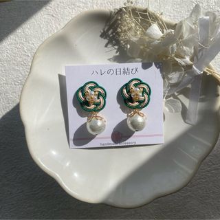 水引ピアス　ひとつぶ小梅コットンパール　緑×アイボリー結婚式　成人式　卒業式(ピアス)