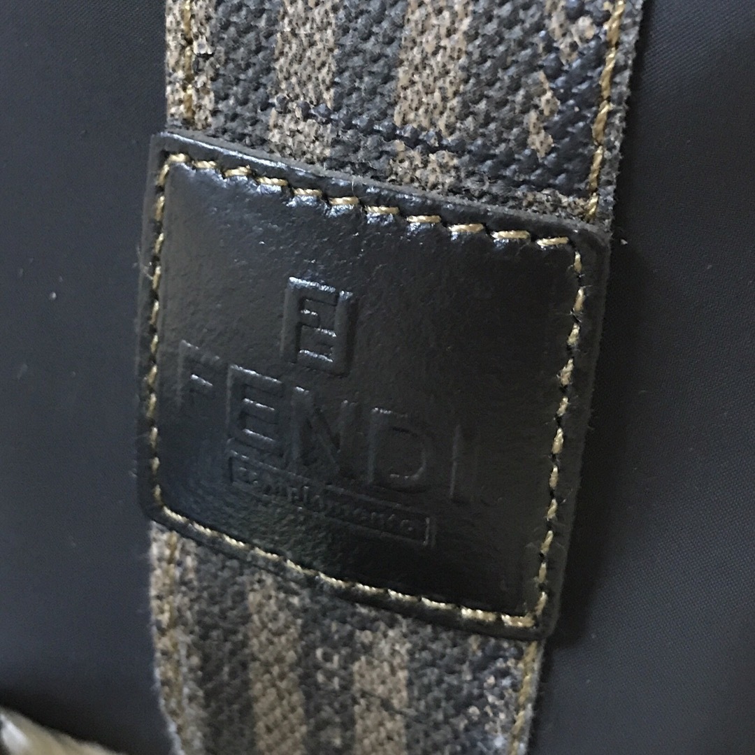 FENDI(フェンディ)のFENDI フェンディ  バニティポーチ　化粧ポーチ ナイロン　くし　鏡付き レディースのファッション小物(ポーチ)の商品写真