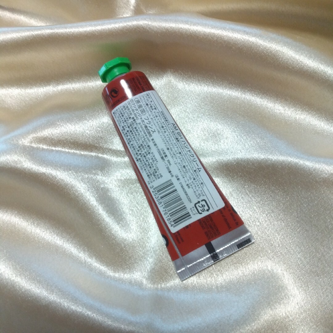 L'OCCITANE(ロクシタン)のロクシタン アップルマロン シア ハンドクリーム 30mL コスメ/美容のボディケア(ハンドクリーム)の商品写真