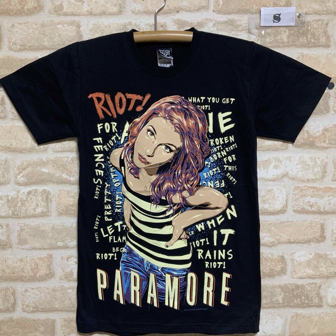 パラモア　Paramore イラスト　Tシャツ　sサイズ メンズのトップス(Tシャツ/カットソー(半袖/袖なし))の商品写真