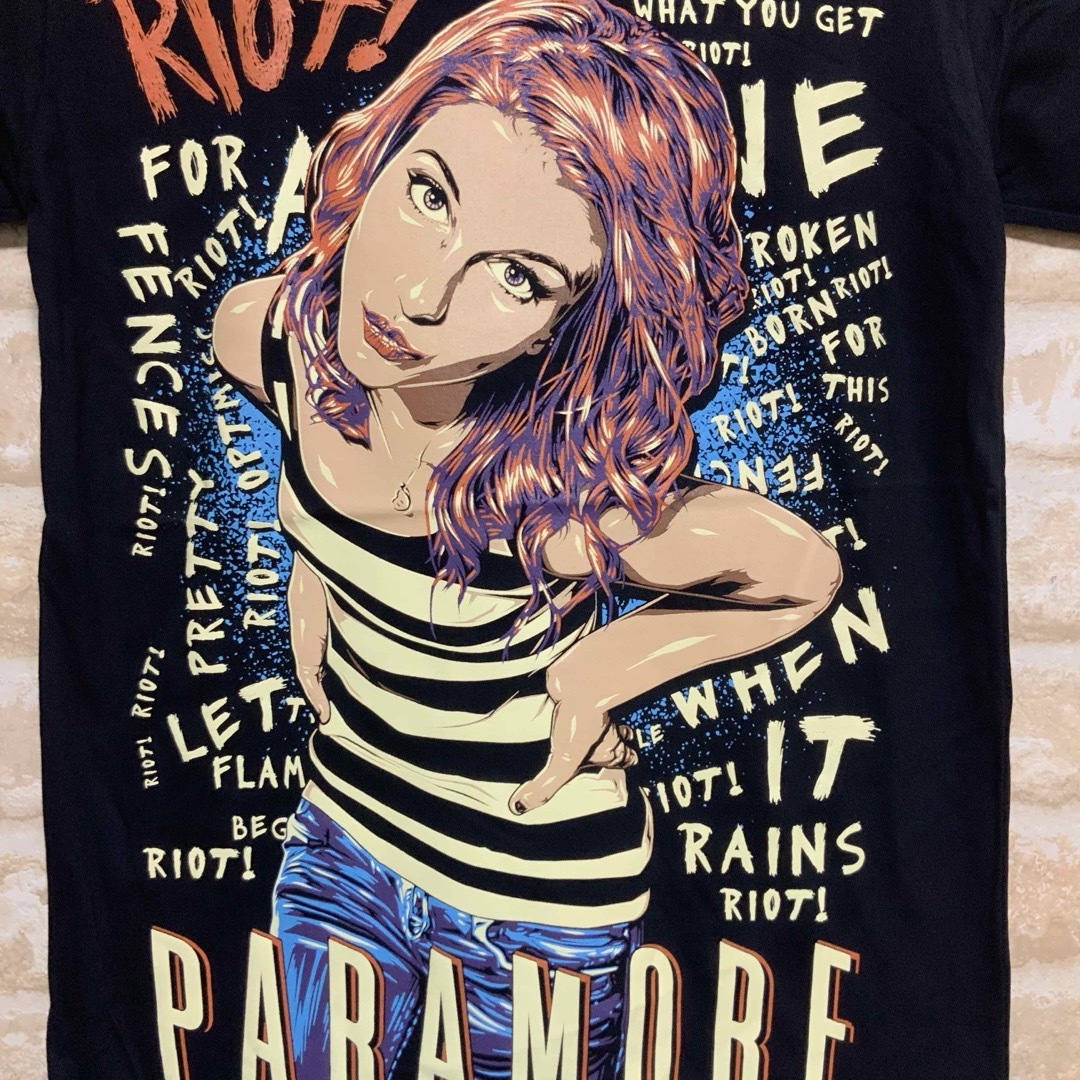 パラモア　Paramore イラスト　Tシャツ　sサイズ メンズのトップス(Tシャツ/カットソー(半袖/袖なし))の商品写真