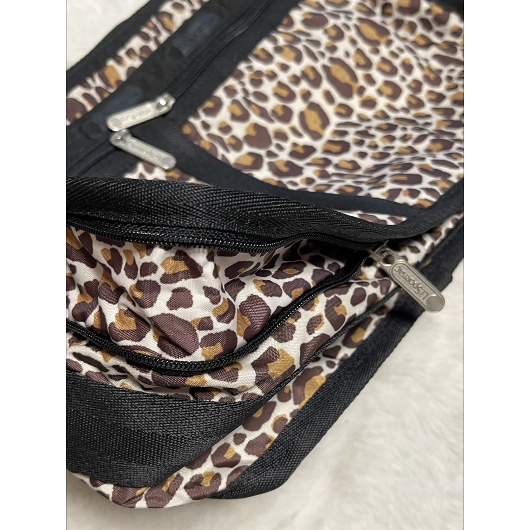 LeSportsac(レスポートサック)のレスポートサック LeSportsac ショルダーバッグ　レオパード　ヒョウ柄 レディースのバッグ(ショルダーバッグ)の商品写真