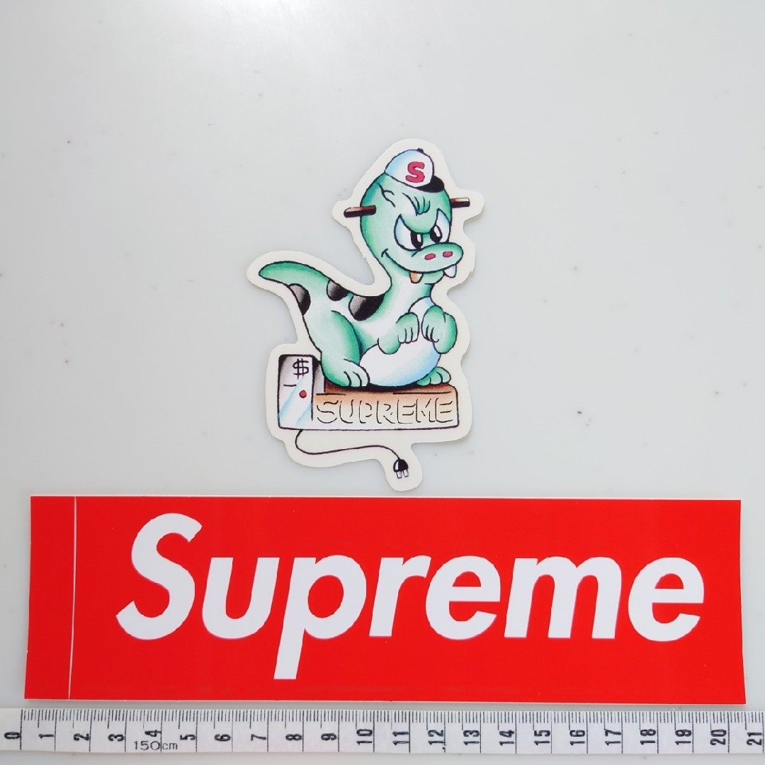 Supreme(シュプリーム)のシュプリーム ステッカー 2枚セット DINOSAUR 20SS boxlogo メンズのファッション小物(その他)の商品写真