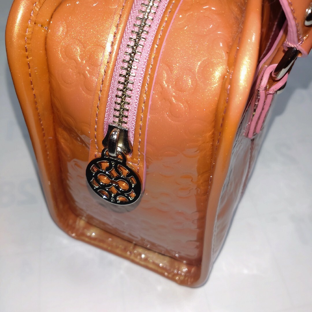 COACH(コーチ)のCOACH コーチ   ハンドバッグ　エナメル（オレンジ/ピンク） レディースのバッグ(ハンドバッグ)の商品写真