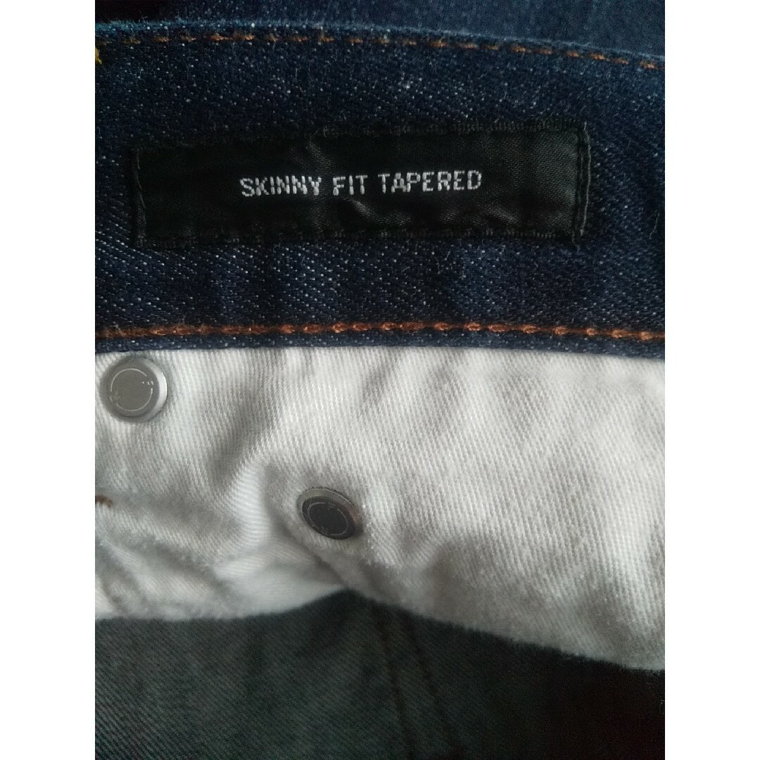 UNIQLO(ユニクロ)のUNIQLO ユニクロ スキニーテーパードデニム ダークインディゴ 30 メンズのパンツ(デニム/ジーンズ)の商品写真