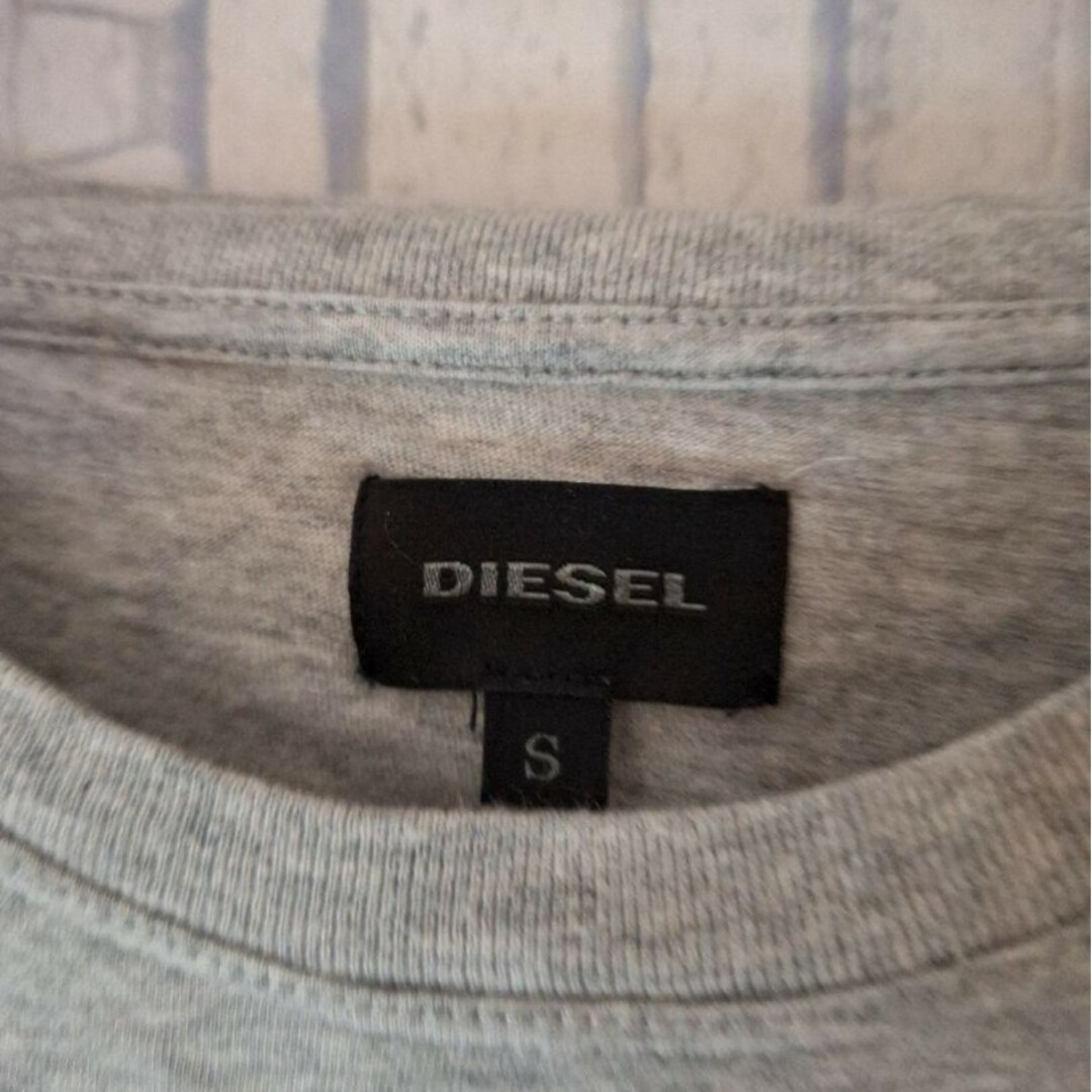 DIESEL(ディーゼル)のDIESEL　ディーゼル　ロゴプリントTシャツ　グレー　Sサイズ　【美品】 メンズのトップス(Tシャツ/カットソー(半袖/袖なし))の商品写真