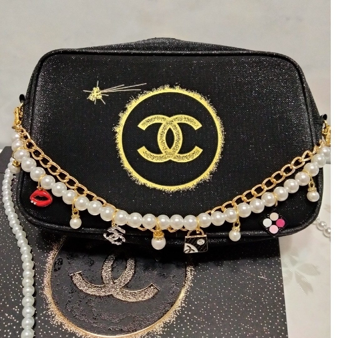 CHANEL(シャネル)のUS限定シャネルノベルティポーチ【箱付き】 レディースのファッション小物(ポーチ)の商品写真