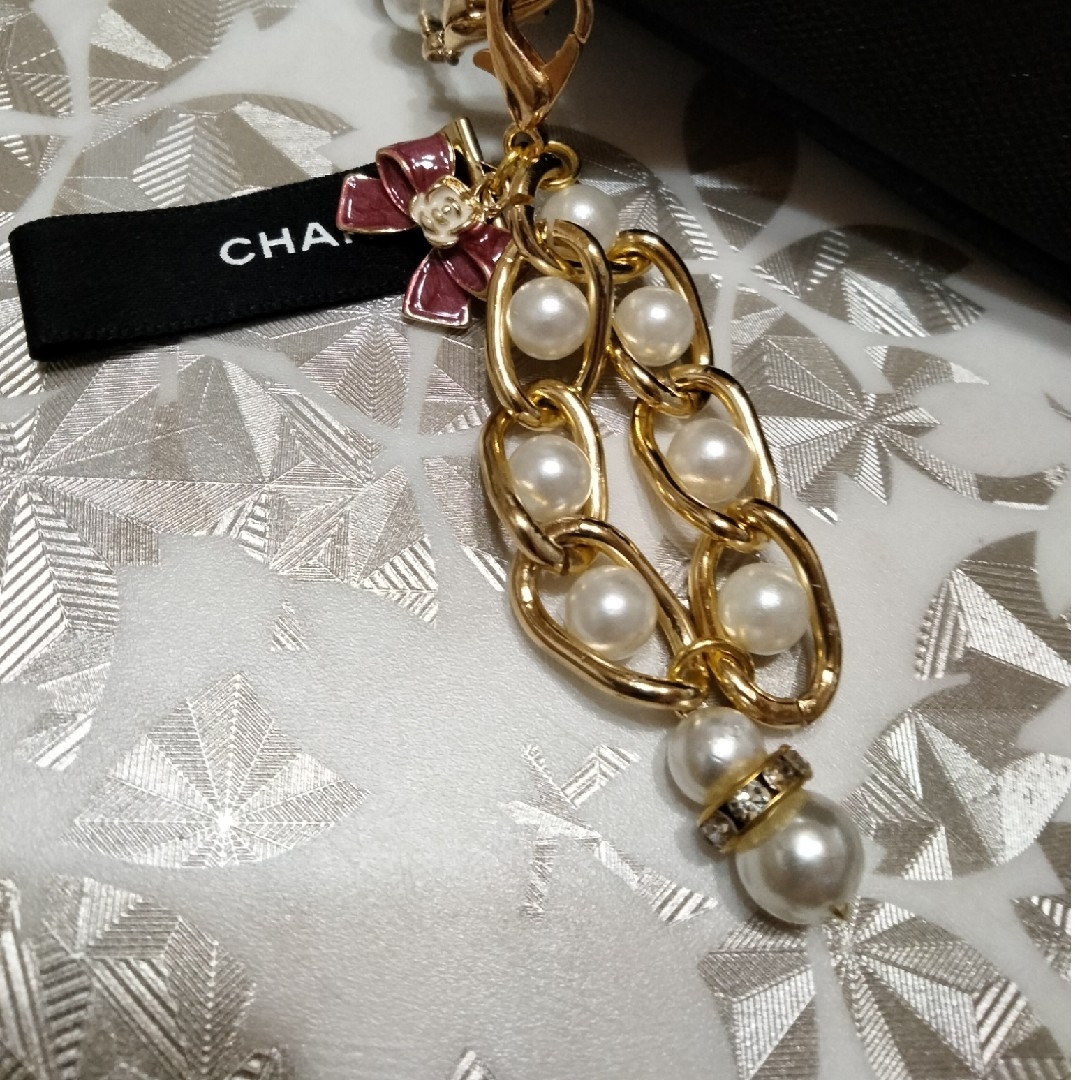 CHANEL(シャネル)のUS限定シャネルノベルティポーチ【箱付き】 レディースのファッション小物(ポーチ)の商品写真