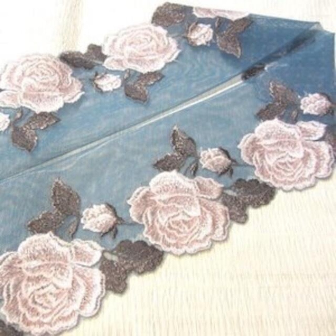 No.136♪レース半襟♪ブルーチュールにピンクドットと薔薇刺繍♪ ハンドメイド レディースの水着/浴衣(和装小物)の商品写真