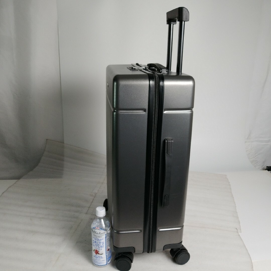 77　Mサイズ　グレー　スーツケース　キャリーケース　在庫処分 レディースのバッグ(スーツケース/キャリーバッグ)の商品写真