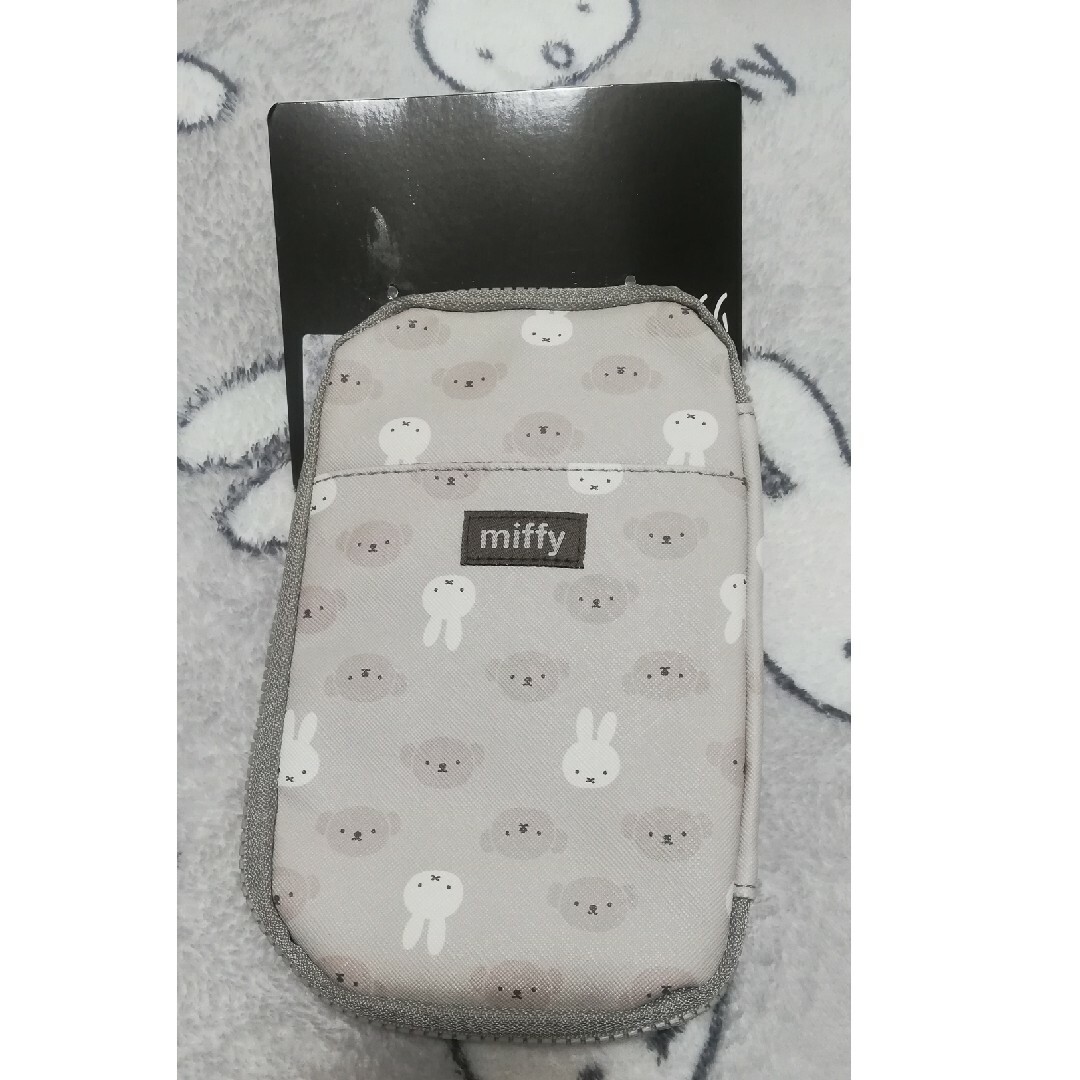 miffy(ミッフィー)のミッフィー スリムソフトポーチ レディースのファッション小物(ポーチ)の商品写真