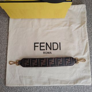 フェンディ(FENDI)のFENDI ストラップユーミニ(ハンドバッグ)