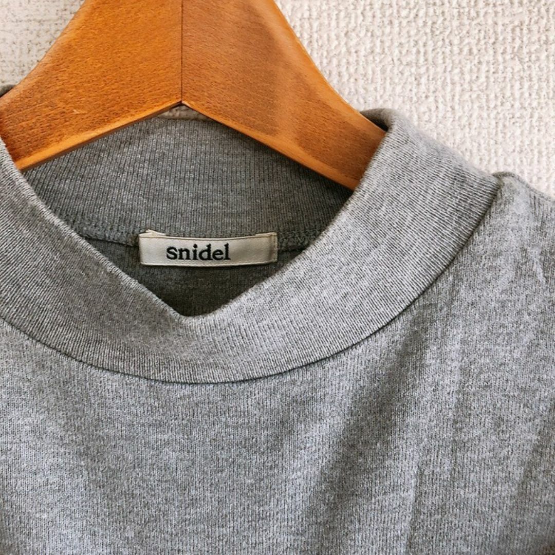 SNIDEL(スナイデル)のsnidel♡袖透けカットトップス♡グレーF♡シンプルコーデ♡美品♡スナイデル♡ レディースのトップス(カットソー(半袖/袖なし))の商品写真