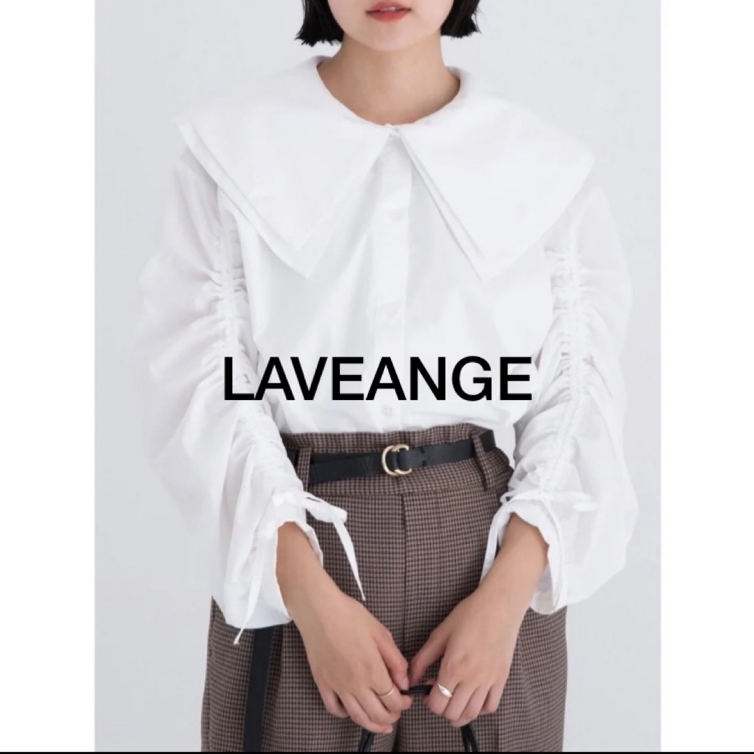 Laveange(ラビアンジェ)の新品　LAVEANGE 白ブラウス レディースのトップス(シャツ/ブラウス(長袖/七分))の商品写真