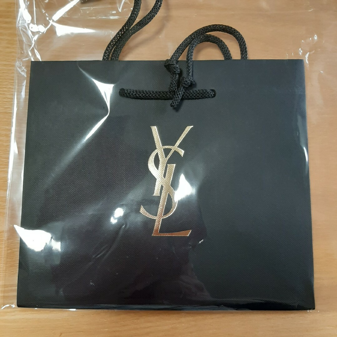 Yves Saint Laurent(イヴサンローラン)の【未使用新品】イブサンローラン ショッパー 紙袋 黒 レディースのバッグ(ショップ袋)の商品写真
