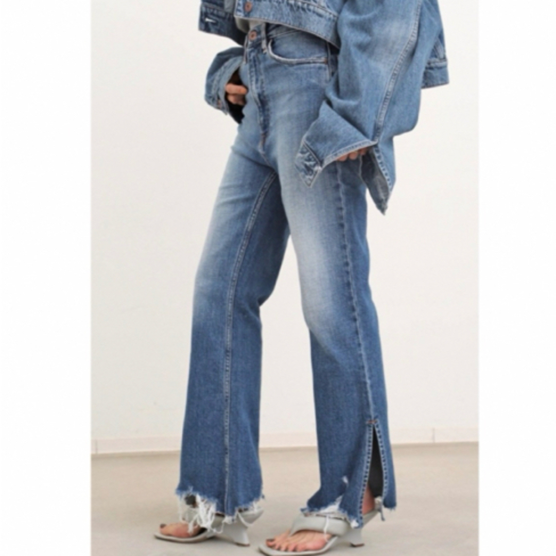 L'Appartement DEUXIEME CLASSE(アパルトモンドゥーズィエムクラス)の【3×1/スリーバイワン】EMPIRE CROP FLARE DENIM 28 レディースのパンツ(デニム/ジーンズ)の商品写真