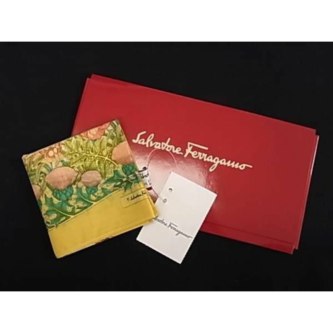 Salvatore Ferragamo(サルヴァトーレフェラガモ)の■新品■未使用■ Salvatore Ferragamo フェラガモ バード フラワー 花柄 コットン100％ スカーフ ハンカチーフ イエロー系 BE9704  レディースのアクセサリー(その他)の商品写真