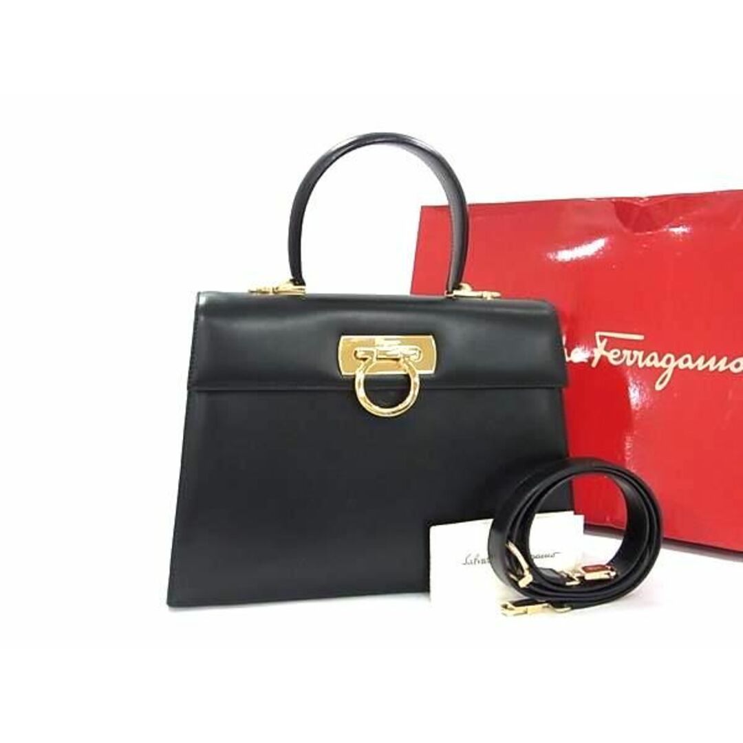 Salvatore Ferragamo(サルヴァトーレフェラガモ)の■極美品■ Salvatore Ferragamo フェラガモ EA 212181 ガンチーニ レザー 2WAY ワンハンドル ハンドバッグ ショルダー ブラック系 AW5619 レディースのバッグ(ハンドバッグ)の商品写真