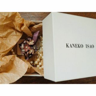 カネコイサオ(KANEKO ISAO)のカネコイサオ　紫陽花コサージュ付パールネックレス　ネックレス(ネックレス)