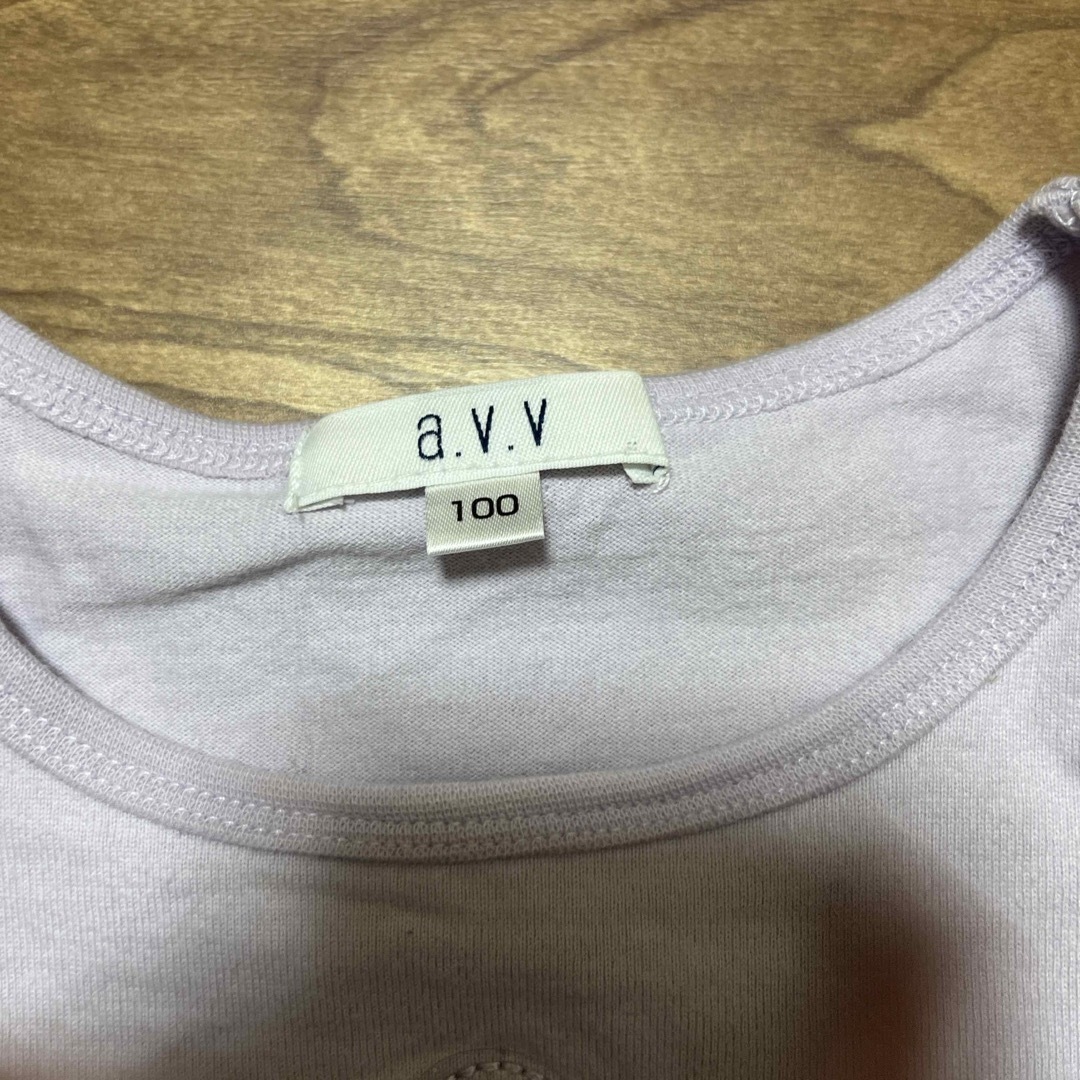 a.v.v(アーヴェヴェ)の100サイズ　Tシャツ キッズ/ベビー/マタニティのキッズ服女の子用(90cm~)(Tシャツ/カットソー)の商品写真