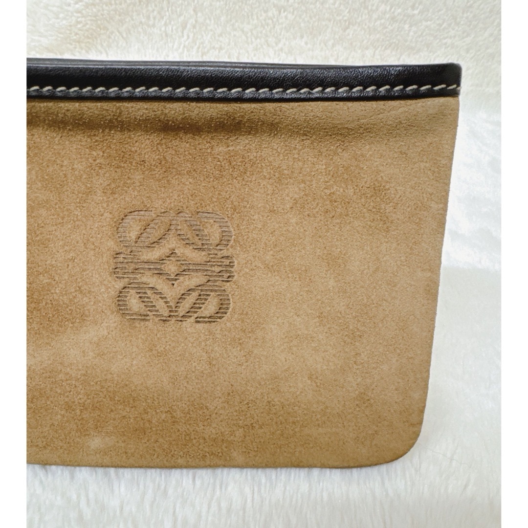 LOEWE - LOEWE ロエベ アナグラム型押し ポーチ スエード LOEWE - LOEWE ロエベ アナグラム型押し ポーチ スエード