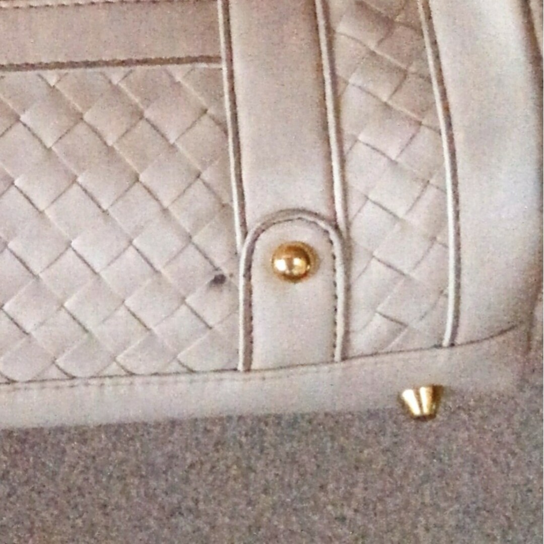 PJ ハンドバッグ 白 ホワイト バッグ 筒型 ミニボストンバッグ ゴールドアク レディースのバッグ(ハンドバッグ)の商品写真