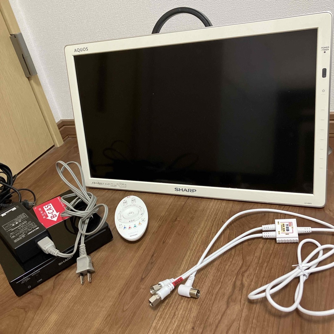 SHARP(シャープ)のAQUOS  SHARP テレビ　ホワイト スマホ/家電/カメラのテレビ/映像機器(テレビ)の商品写真