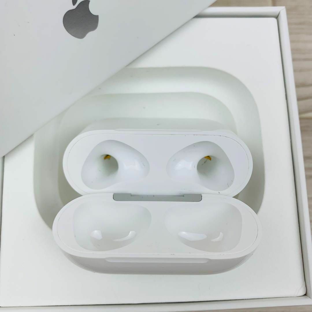 Apple(アップル)のApple アップル AirPods 第三世代 充電ケースのみ スマホ/家電/カメラのオーディオ機器(ヘッドフォン/イヤフォン)の商品写真