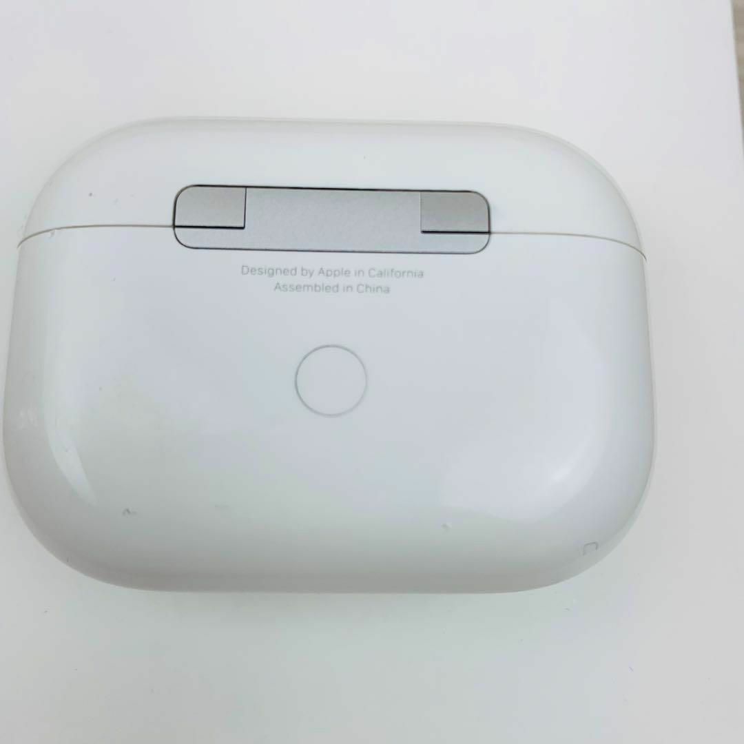 Apple(アップル)のApple AirPods Pro 第一世代 充電ケースのみ 国内正規品 スマホ/家電/カメラのオーディオ機器(ヘッドフォン/イヤフォン)の商品写真