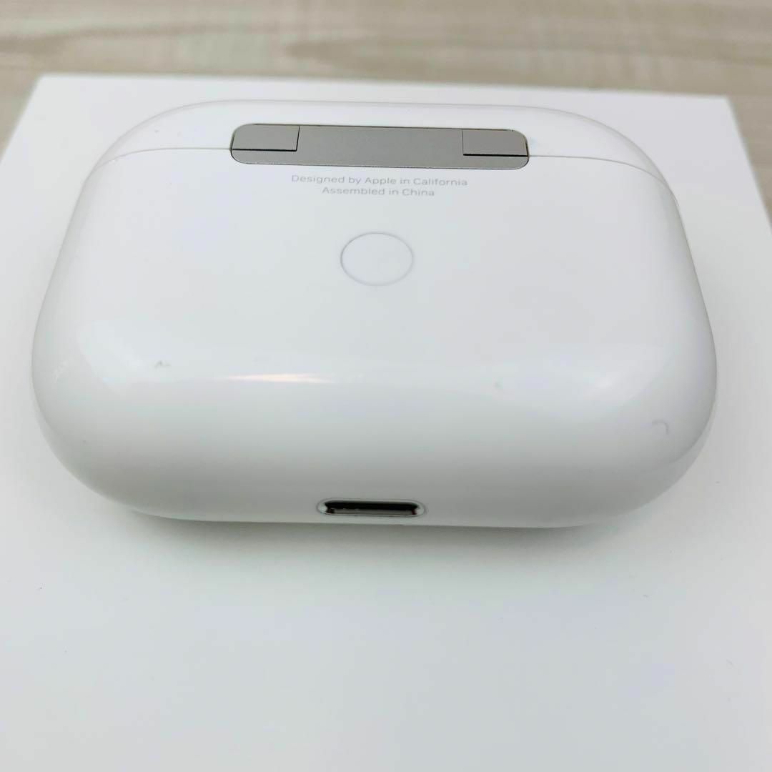 Apple(アップル)のApple AirPods Pro 第一世代 充電ケースのみ 国内正規品 スマホ/家電/カメラのオーディオ機器(ヘッドフォン/イヤフォン)の商品写真