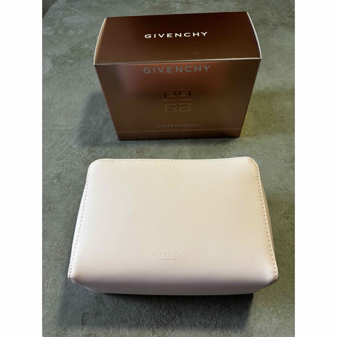 GIVENCHY(ジバンシィ)の未使用 ジバンシー ポーチ レディースのファッション小物(ポーチ)の商品写真