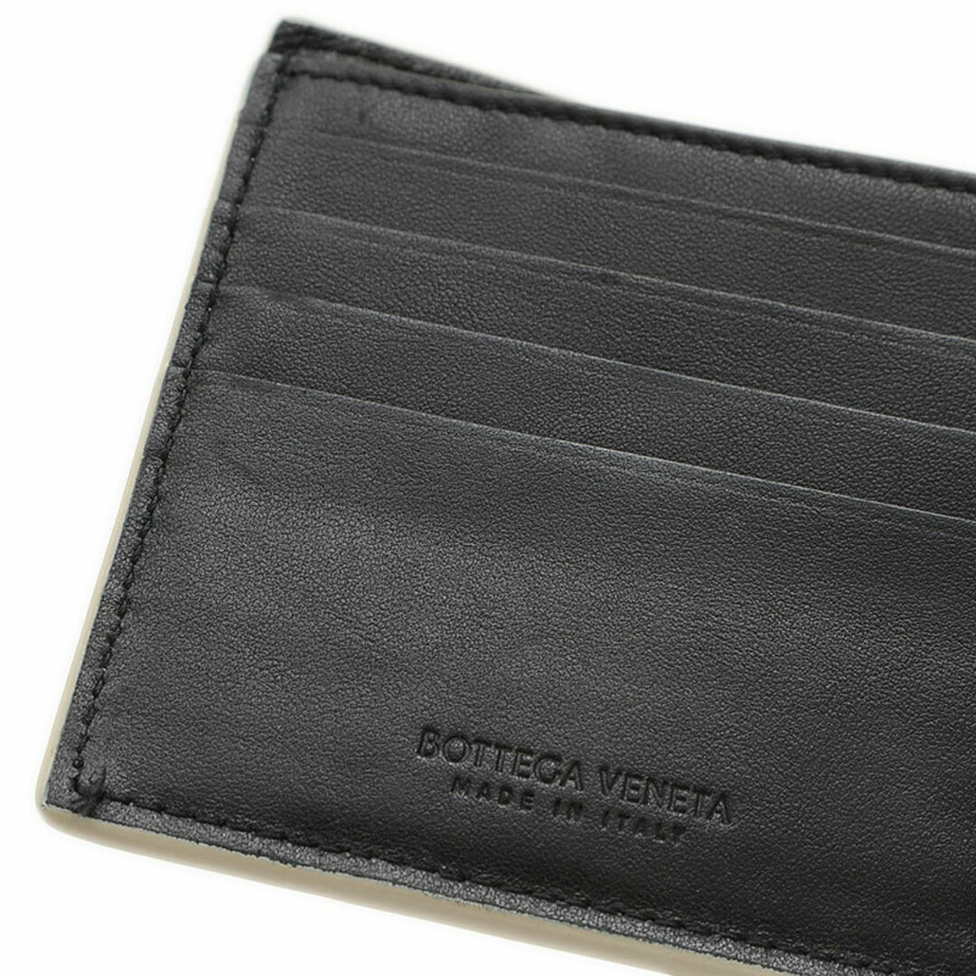 Bottega Veneta(ボッテガヴェネタ)のボッテガヴェネタ イントレチャート 二つ折り財布 レザー アイボリー/ブラック メンズのファッション小物(折り財布)の商品写真