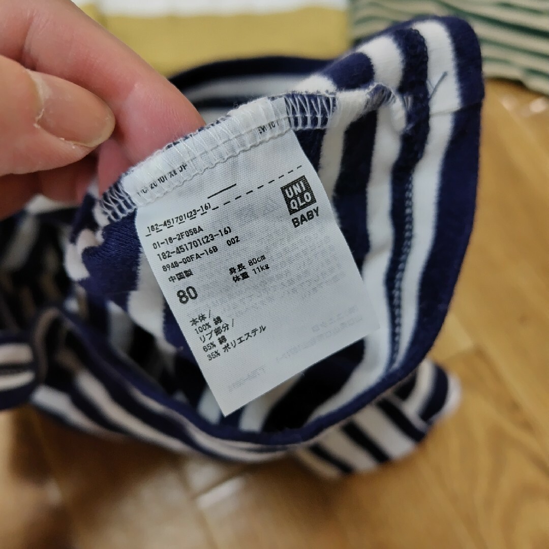 【80】UNIQLO　長袖 キッズ/ベビー/マタニティのベビー服(~85cm)(シャツ/カットソー)の商品写真